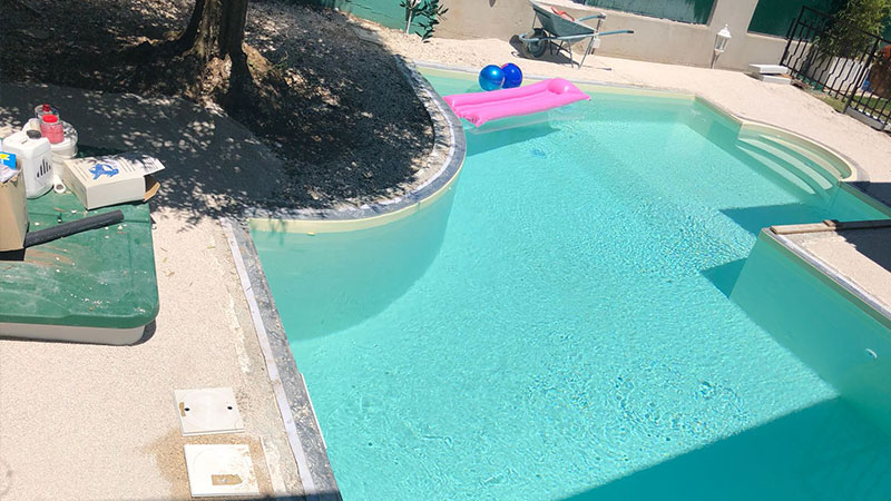 Piscina in cassero con forma irregolare